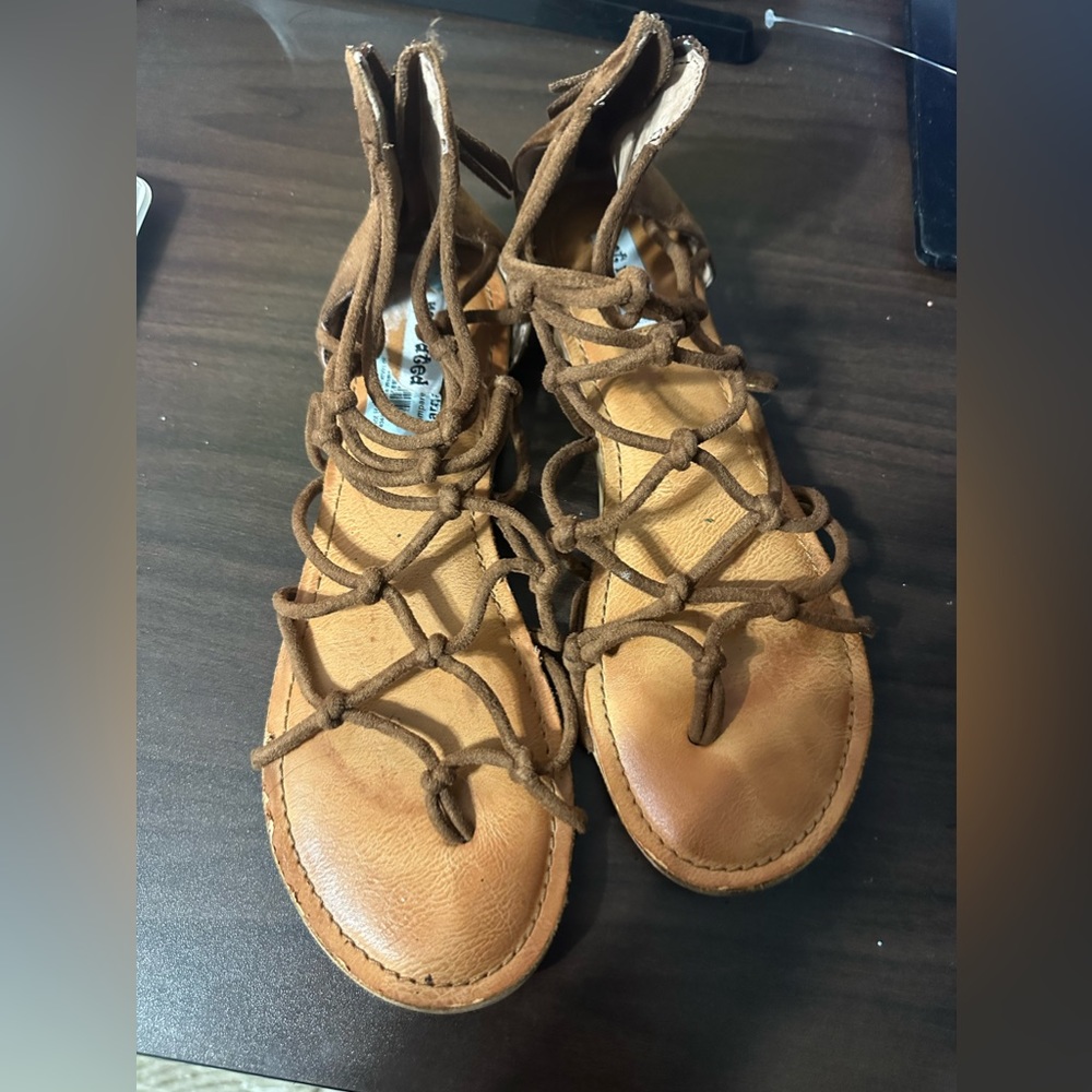 Sandals size 8